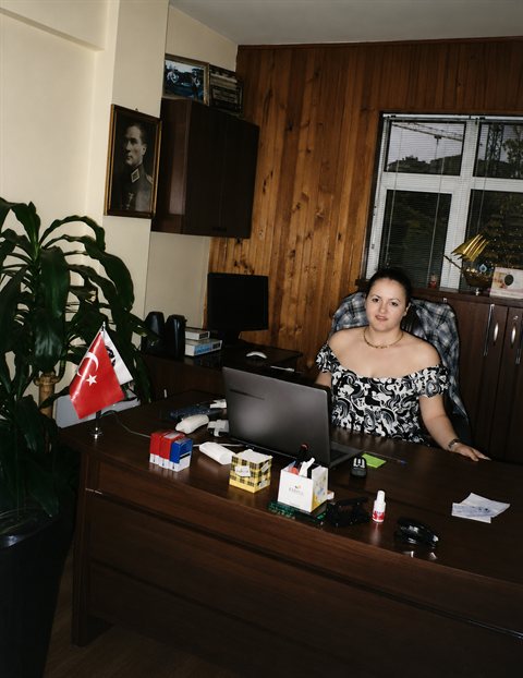 Jale Snejana Vural ofiste